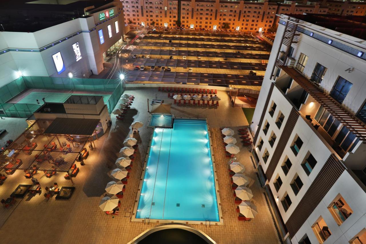 Four Points By Sheraton Αλ Άϊν Εξωτερικό φωτογραφία The hotel's pool