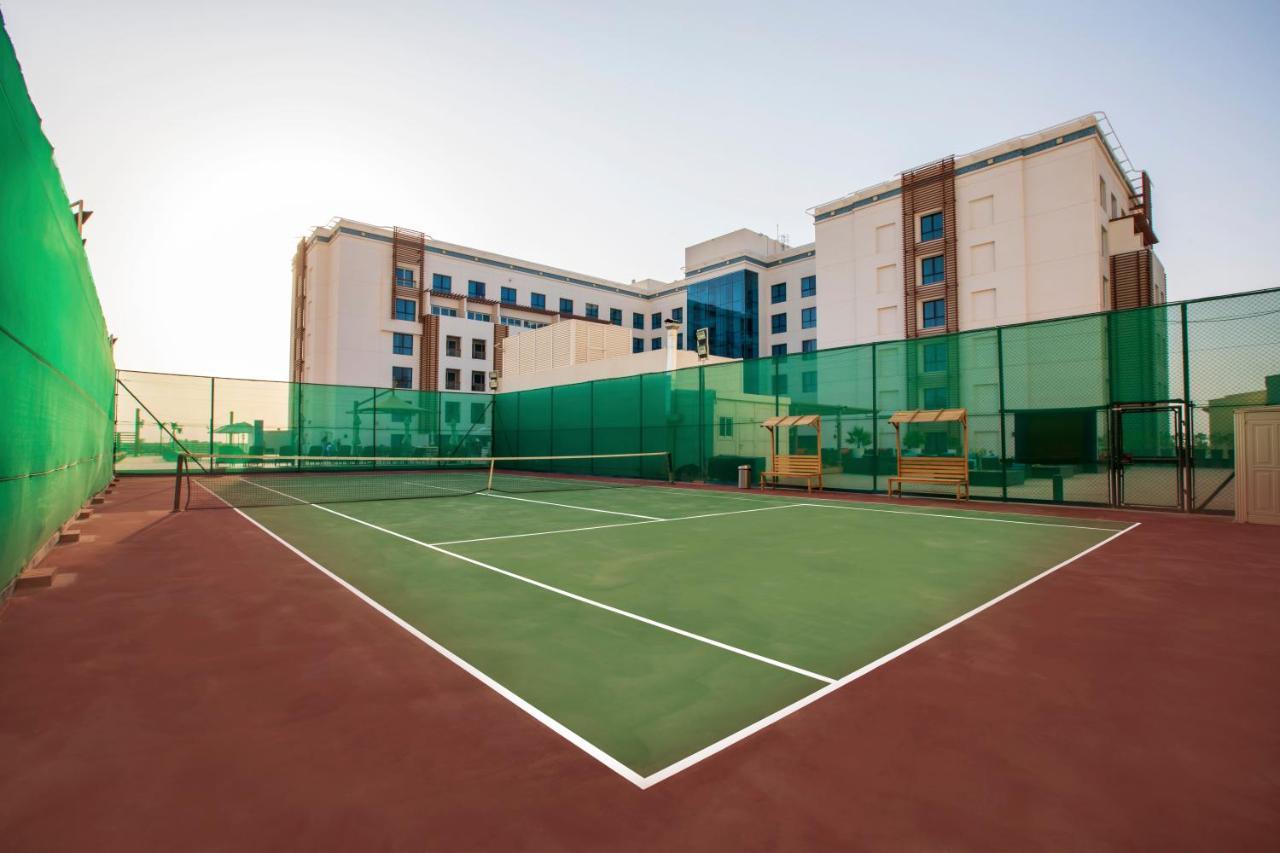 Four Points By Sheraton Αλ Άϊν Εξωτερικό φωτογραφία Tennis court