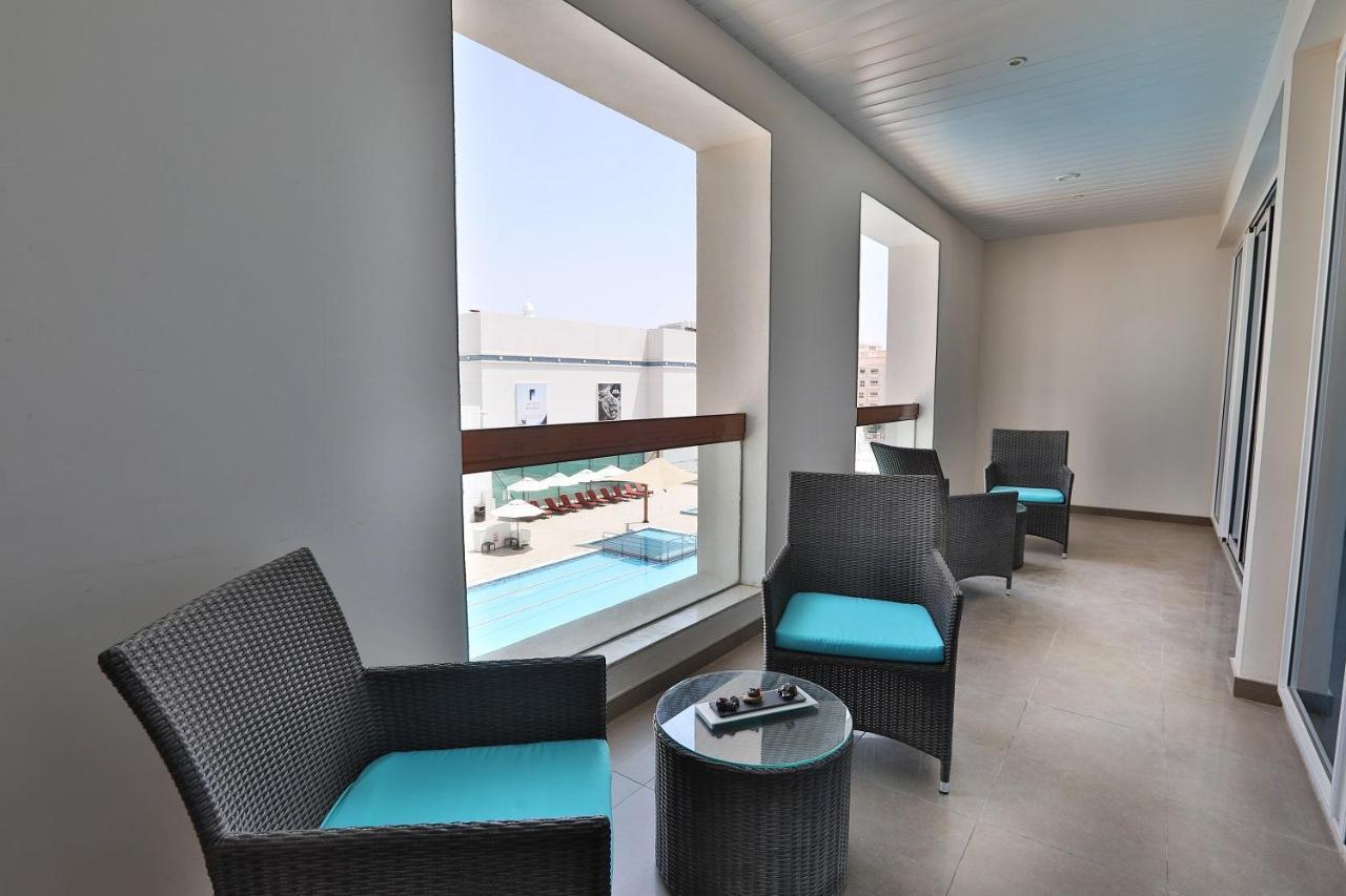 Four Points By Sheraton Αλ Άϊν Εξωτερικό φωτογραφία A balcony at the hotel
