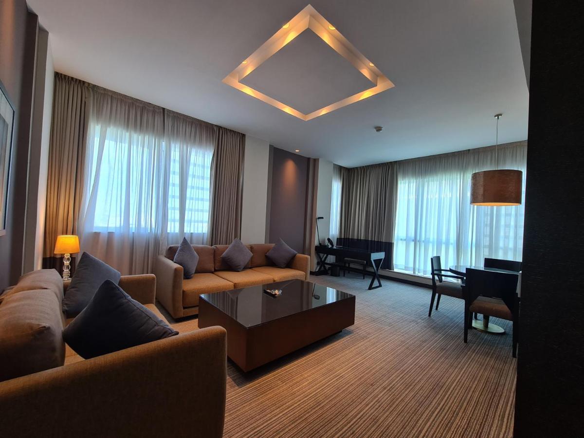 Four Points By Sheraton Αλ Άϊν Εξωτερικό φωτογραφία A suite at the hotel