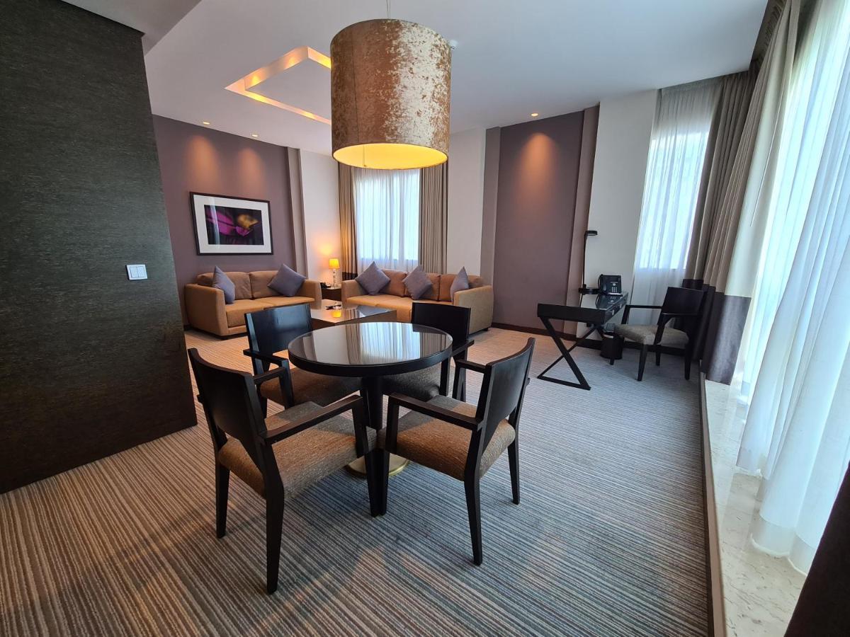 Four Points By Sheraton Αλ Άϊν Εξωτερικό φωτογραφία A suite at the hotel