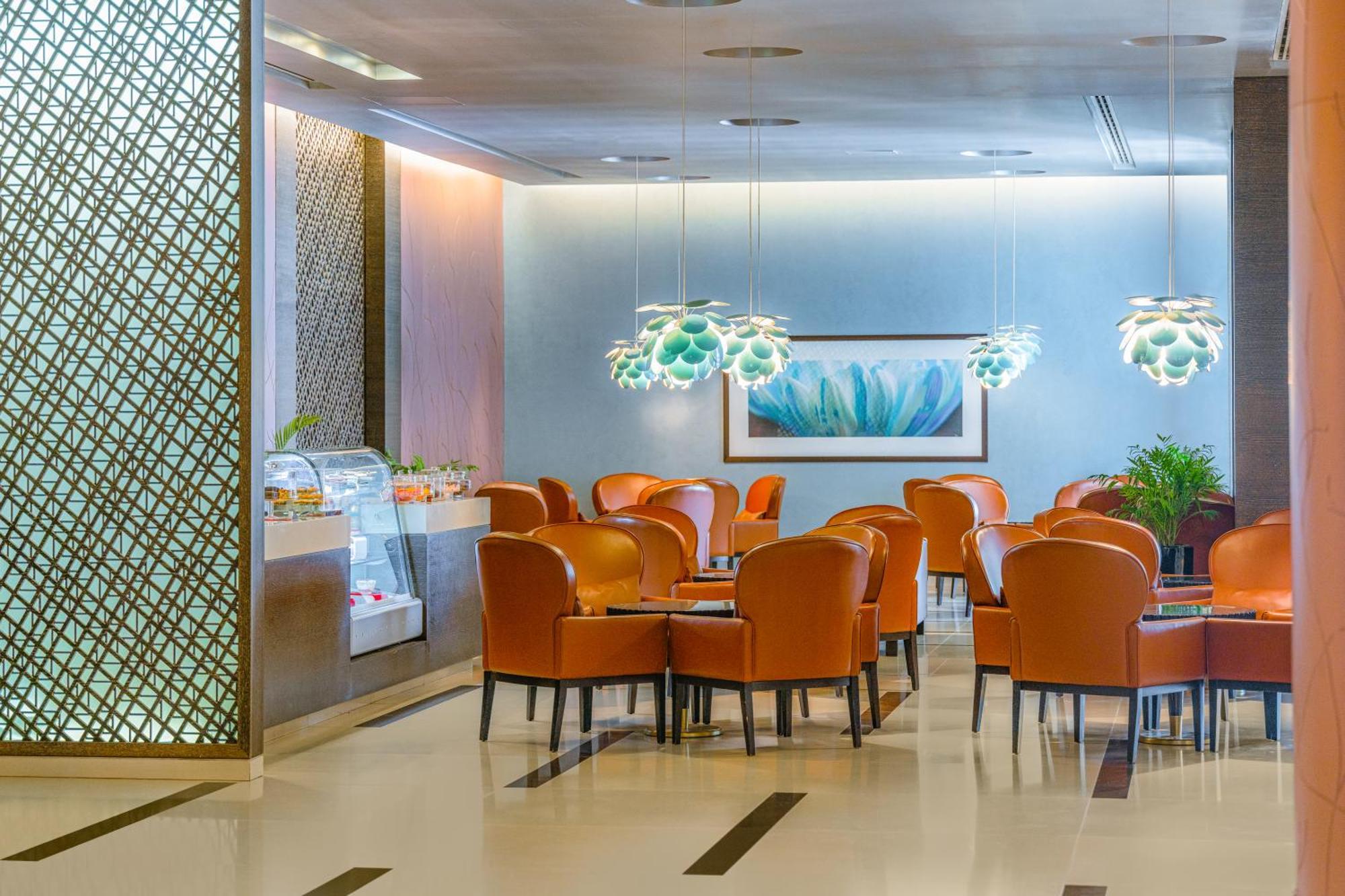 Four Points By Sheraton Αλ Άϊν Εξωτερικό φωτογραφία The lounge at the airport