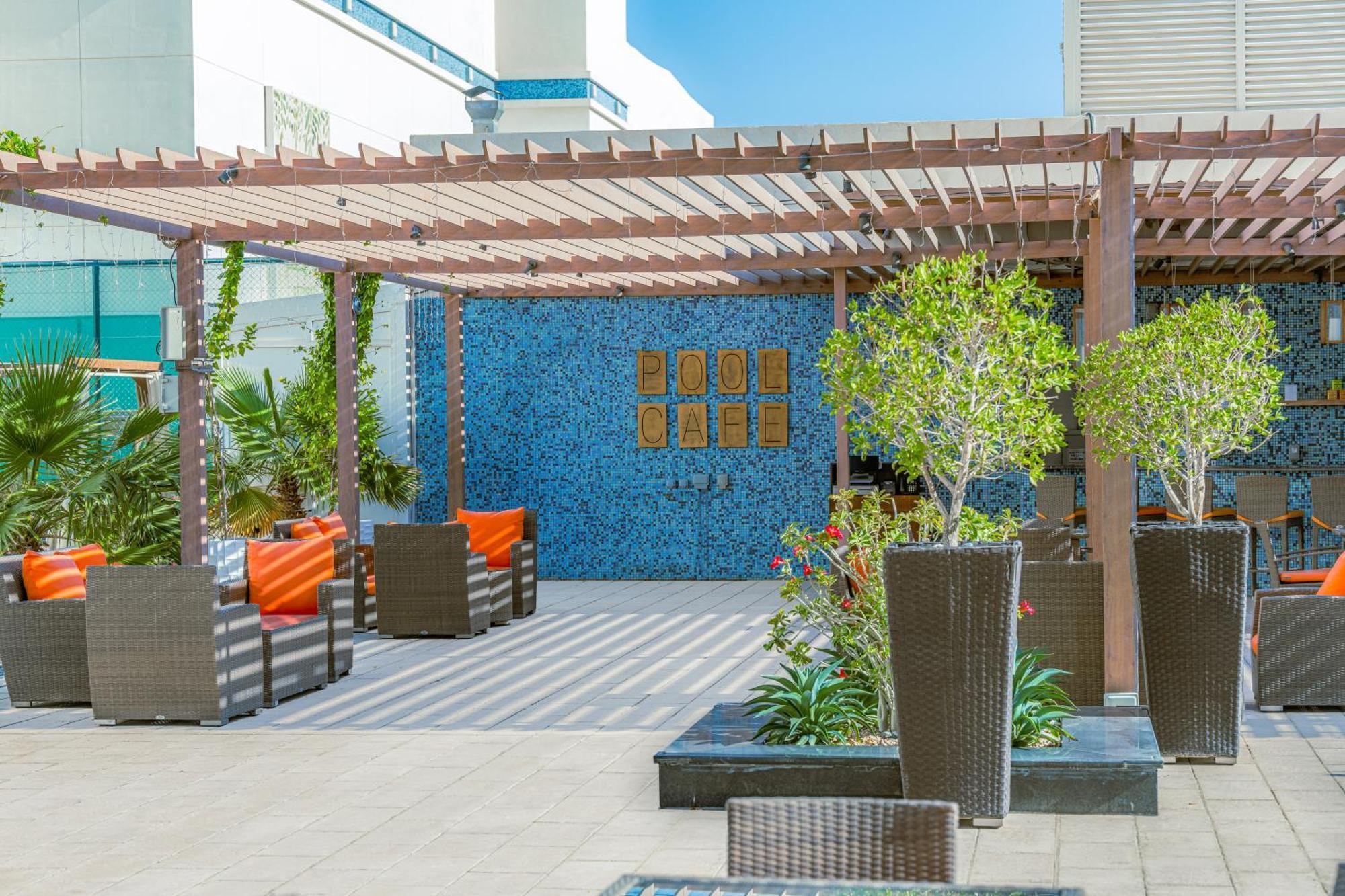 Four Points By Sheraton Αλ Άϊν Εξωτερικό φωτογραφία The rooftop pool at the hotel