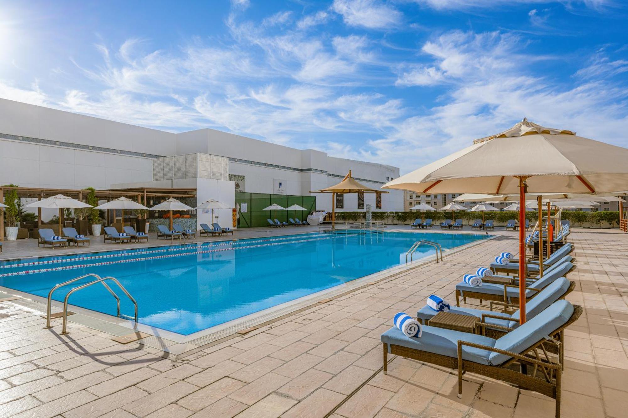 Four Points By Sheraton Αλ Άϊν Εξωτερικό φωτογραφία The swimming pool at the hotel