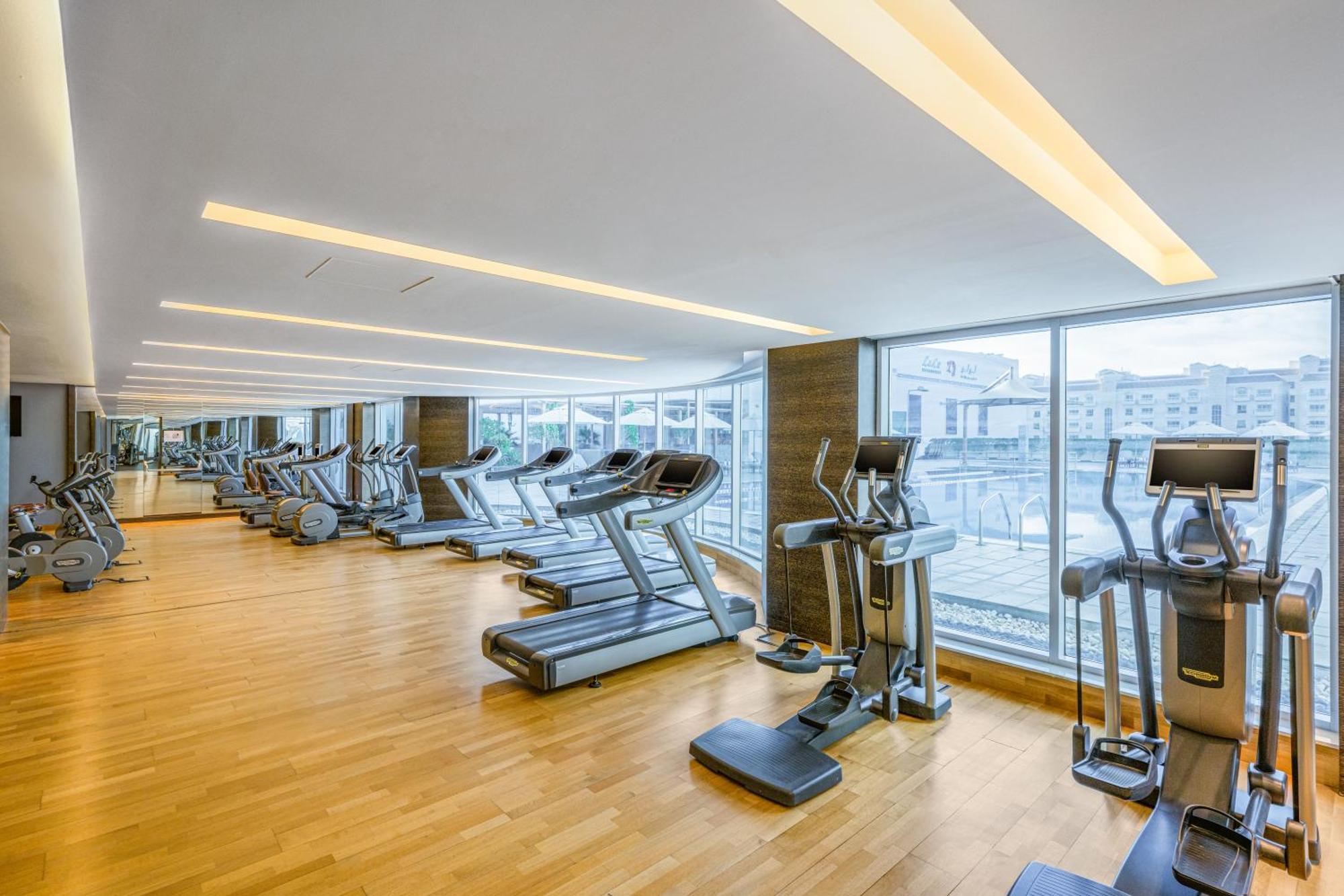 Four Points By Sheraton Αλ Άϊν Εξωτερικό φωτογραφία The gym at the hotel