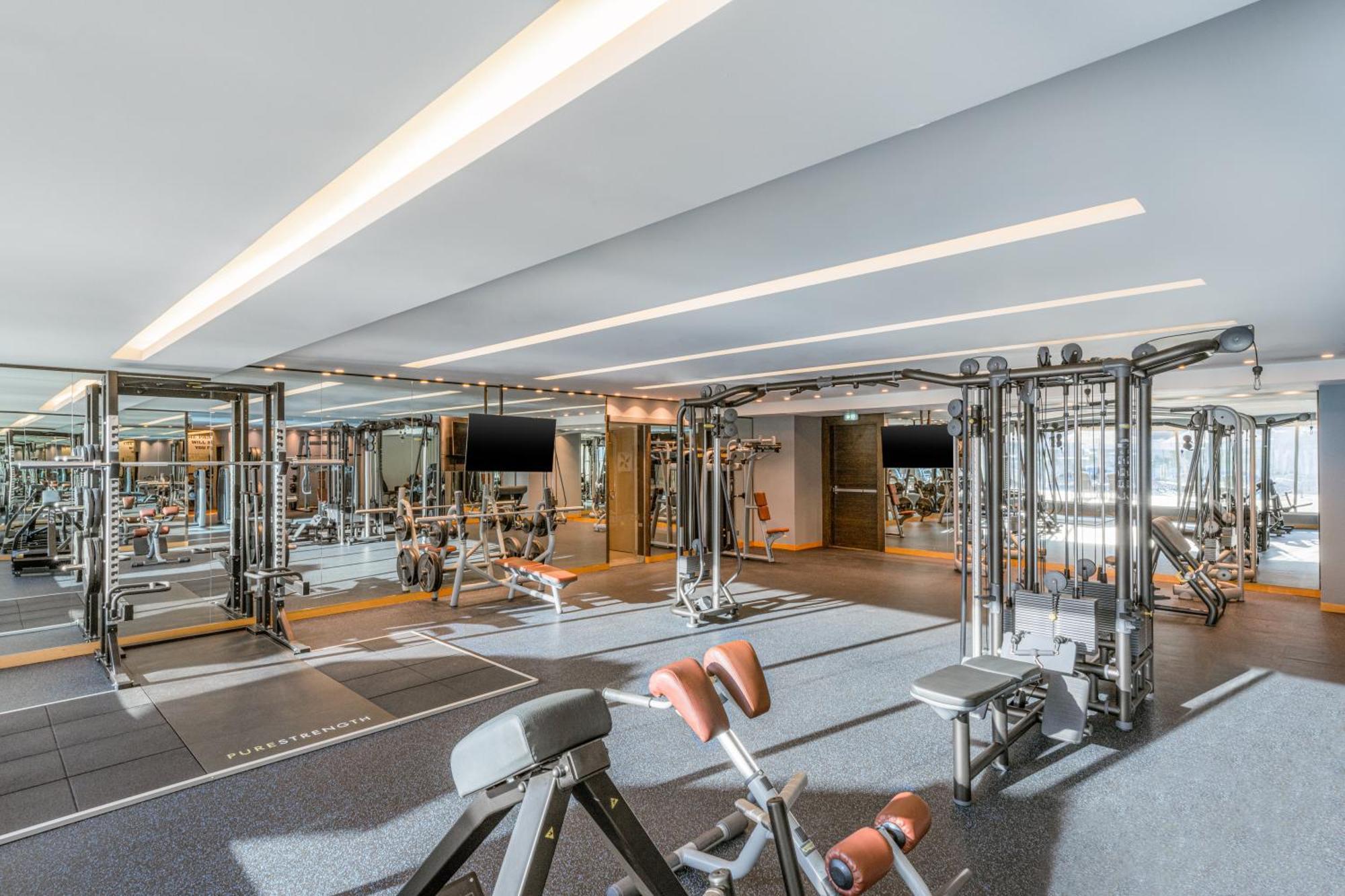 Four Points By Sheraton Αλ Άϊν Εξωτερικό φωτογραφία The gym at the hotel