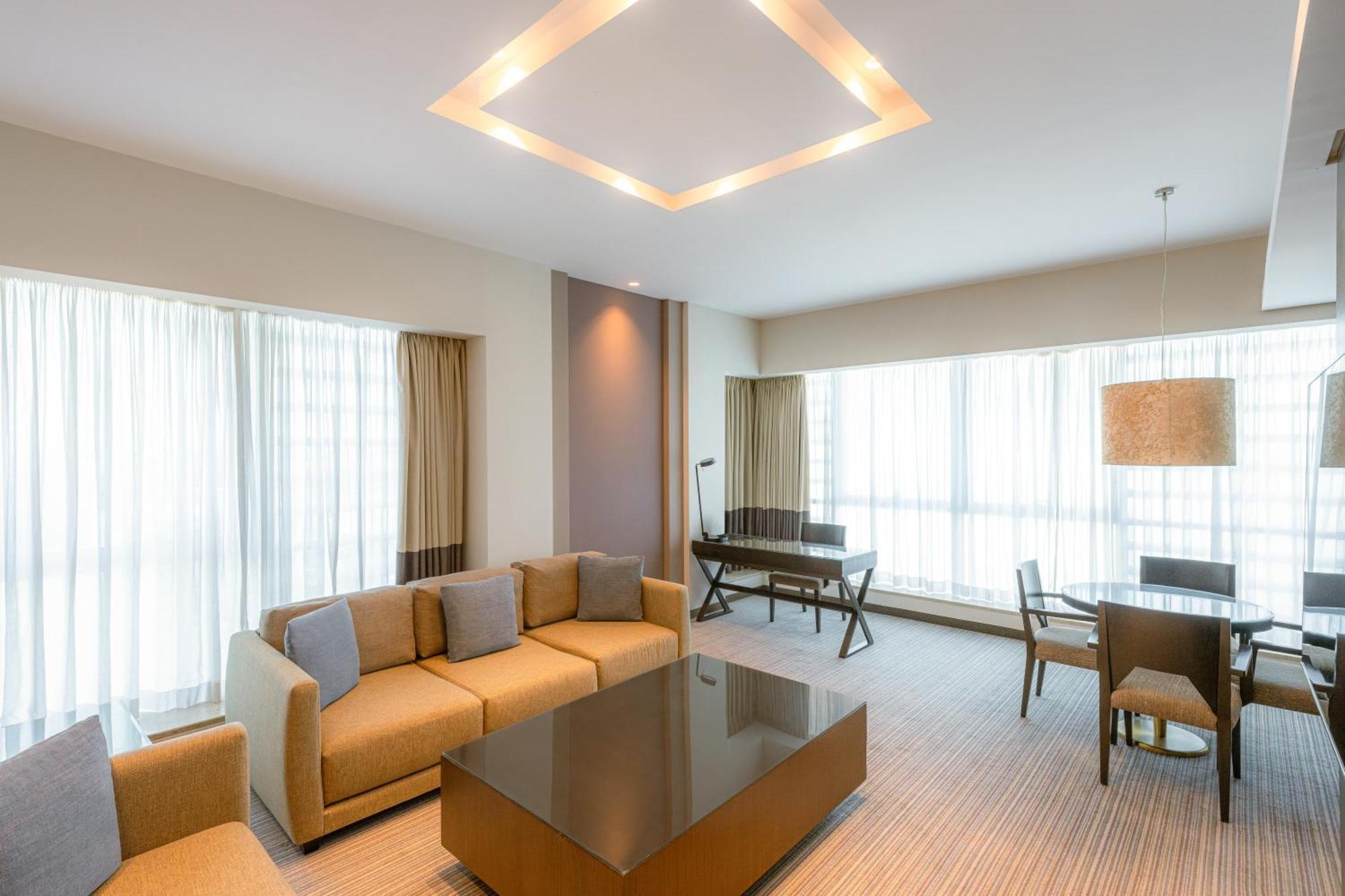 Four Points By Sheraton Αλ Άϊν Εξωτερικό φωτογραφία A suite at the hotel