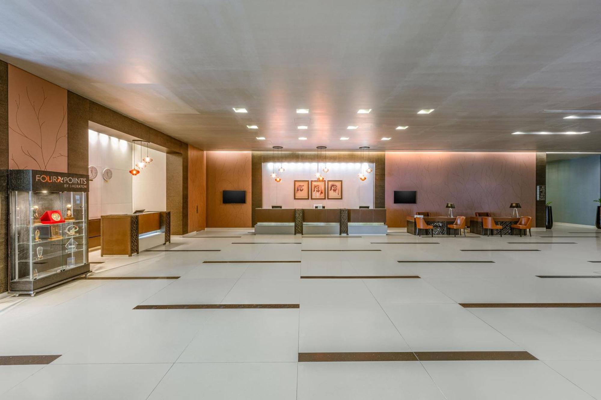 Four Points By Sheraton Αλ Άϊν Εξωτερικό φωτογραφία The lobby of the hotel