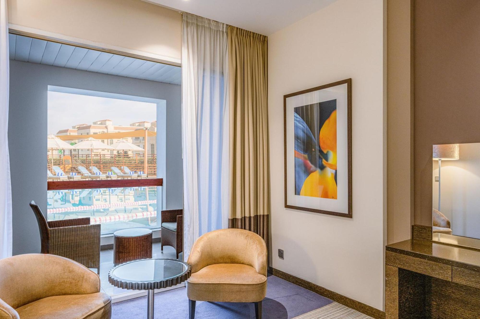 Four Points By Sheraton Αλ Άϊν Εξωτερικό φωτογραφία A room at the hotel