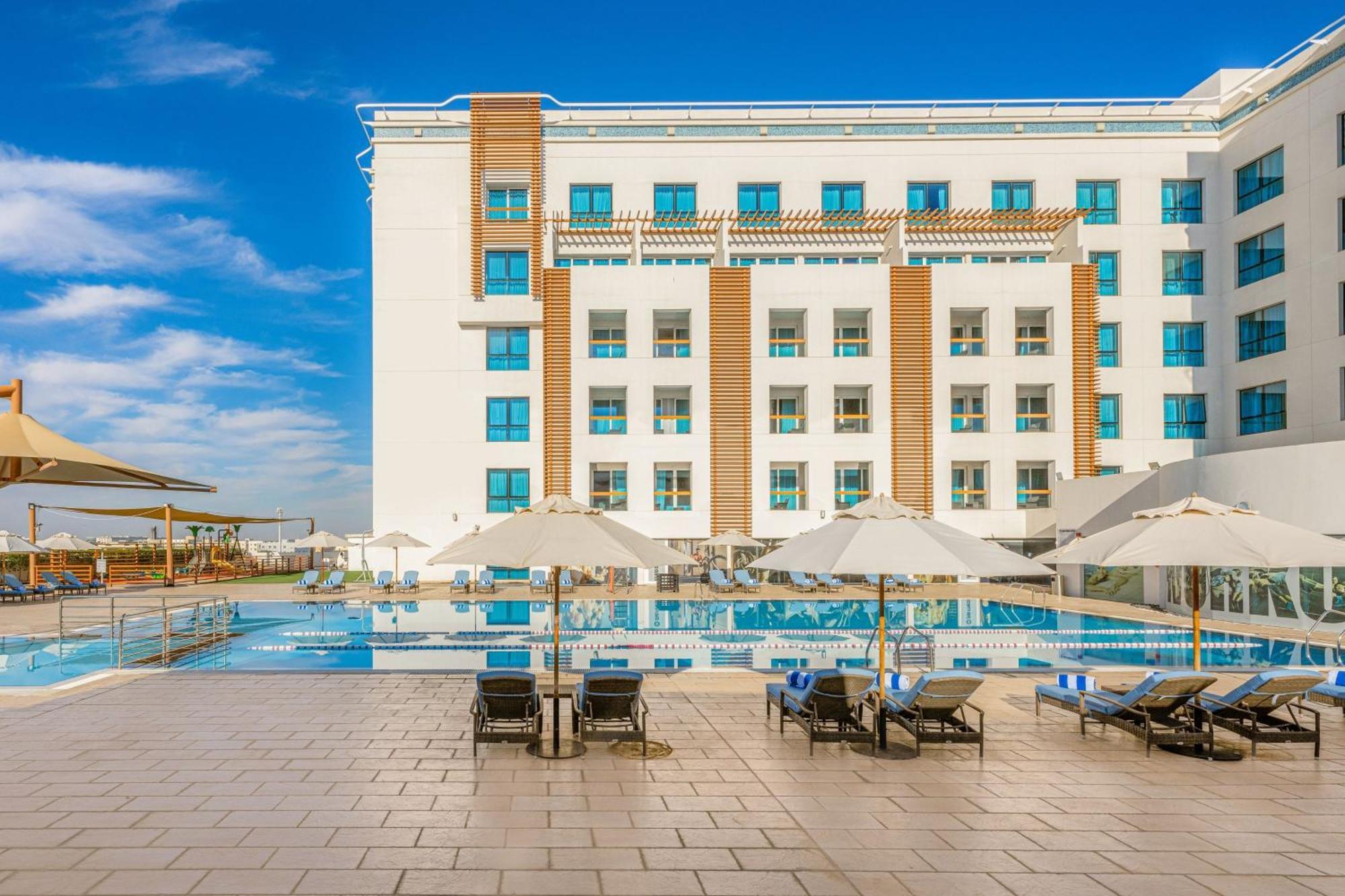 Four Points By Sheraton Αλ Άϊν Εξωτερικό φωτογραφία The hotel's pool