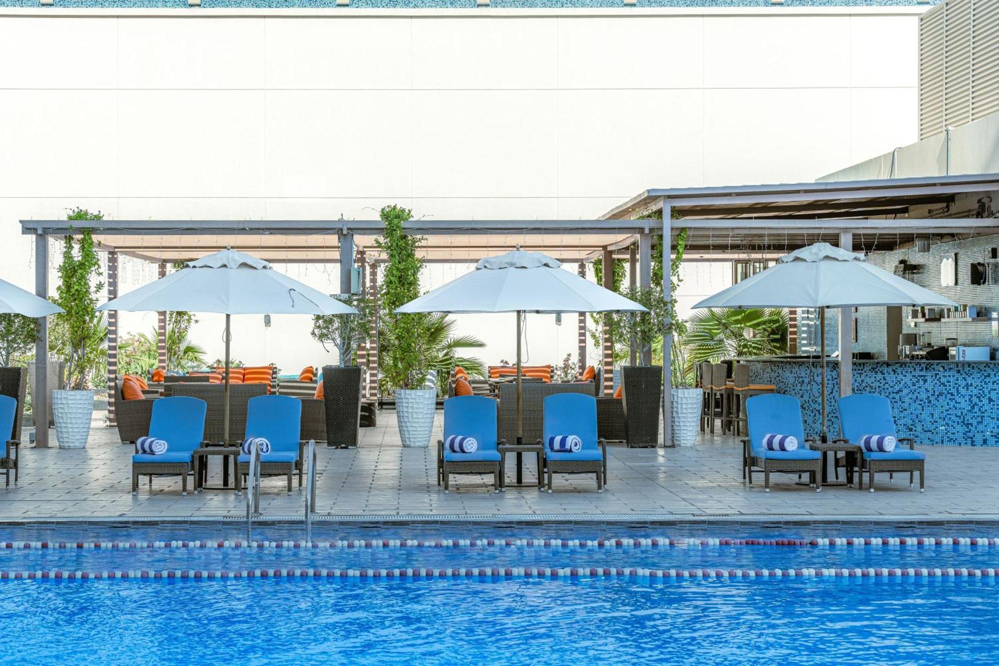 Four Points By Sheraton Αλ Άϊν Εξωτερικό φωτογραφία The pool at the hotel