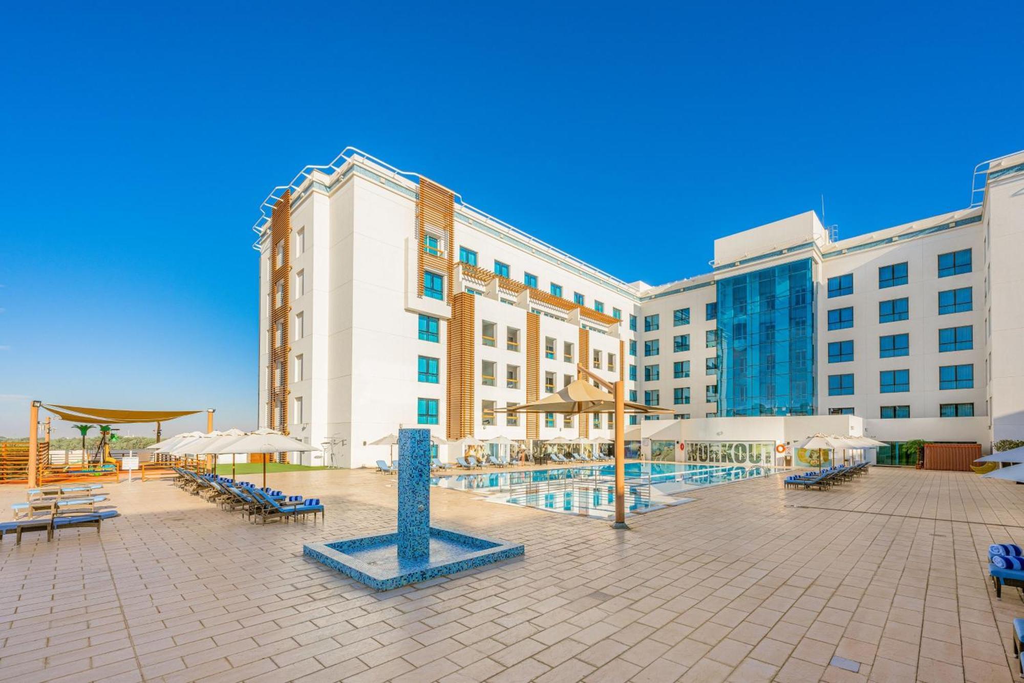 Four Points By Sheraton Αλ Άϊν Εξωτερικό φωτογραφία The hotel's swimming pool