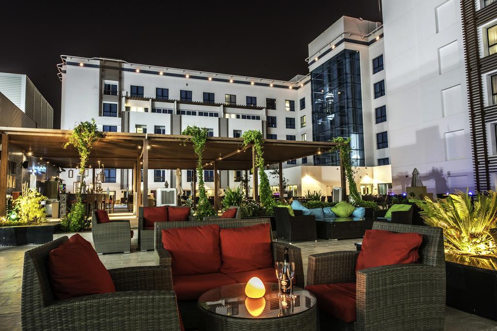 Four Points By Sheraton Αλ Άϊν Εξωτερικό φωτογραφία The hotel's rooftop lounge
